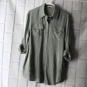 Alythea NWOT Shirt With side pockets Sz S